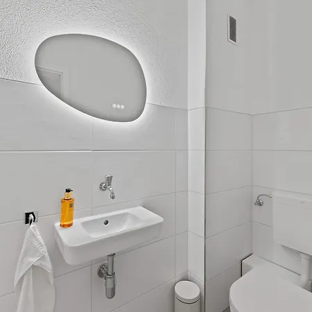 Roomfall Am Kurpark Mit Blick Ins Gruene-parkplatz-waschmaschine-kueche-wifi *